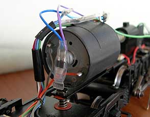 火室内の赤色発光ダイオード